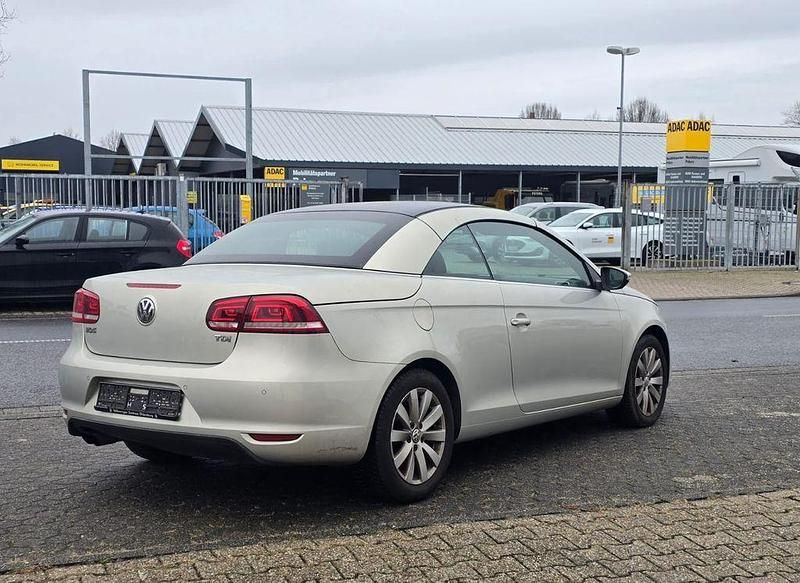 Gebraucht VW Eos Basis 140 PS (102 kW) 2011 Gold Cabrio