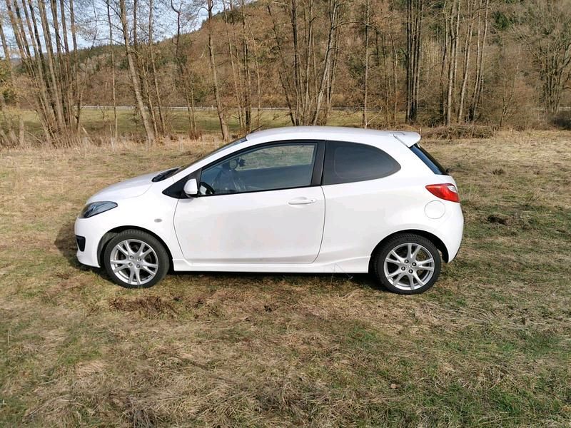 Gebraucht Mazda 2 103 PS (75 kW) 2008 Weiß Kleinwagen