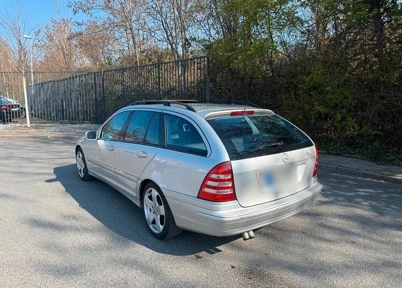 Gebraucht Mercedes C220 143 PS (105 kW) 2003 Silber Kombi