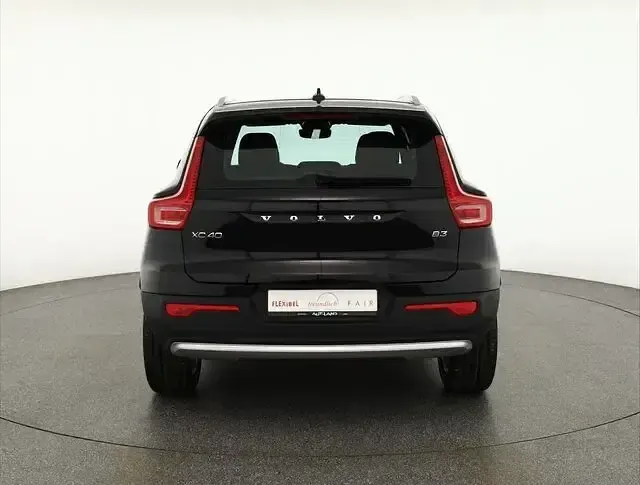 Neu Volvo XC40 163 PS (119 kW) 2025 Onyxschwarzmet. SUV