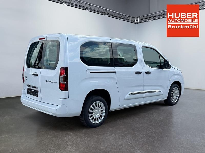 Neu Toyota Proace Verso Business Edition 110 PS (80 kW) 2025 Silber atomic metallic Kombi