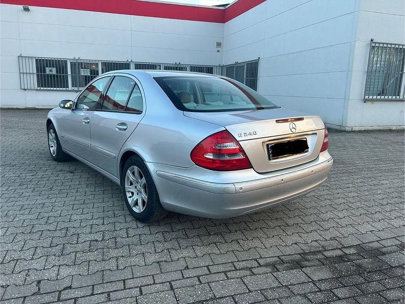 Gebraucht Mercedes E240 Elegance 177 PS (130 kW) 2003 Silber Limousine