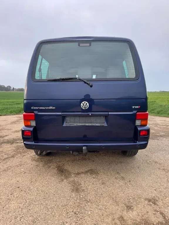 Second-hand VW Caravelle 151 CP (111 kW) 2002 Albastru Van