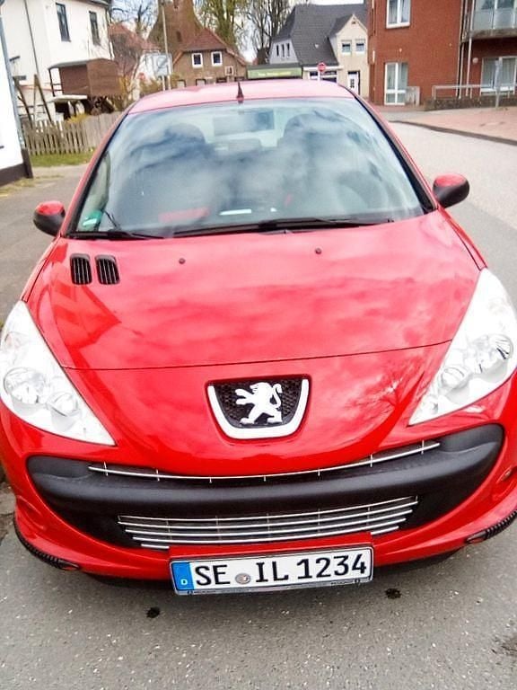 Rot Gebraucht 2009 Peugeot 206+ Kleinwagen | 3.750 € (Teuer) - Bild 1/4