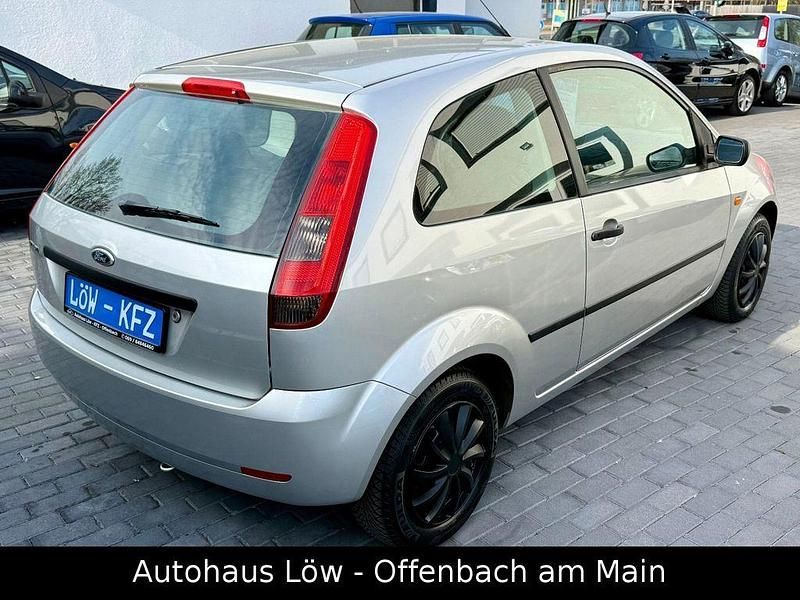 Gebraucht Ford Fiesta 69 PS (50 kW) 2005 Silber Kleinwagen