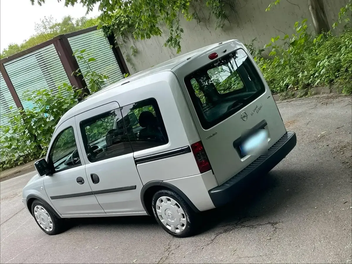 Gebraucht Opel Combo 97 PS (71 kW) 2006 Silber Van / Kleinbus