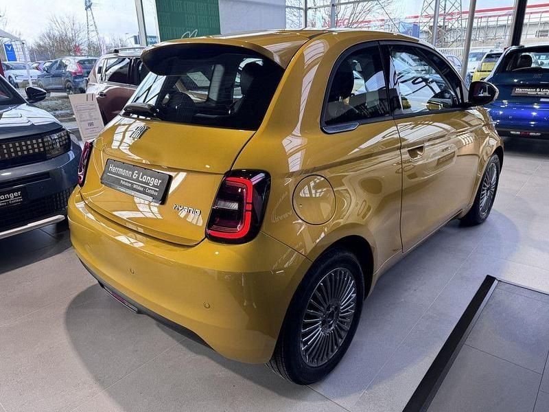 Neu Fiat 500 65 PS (47 kW) 2025 Gelb Limousine