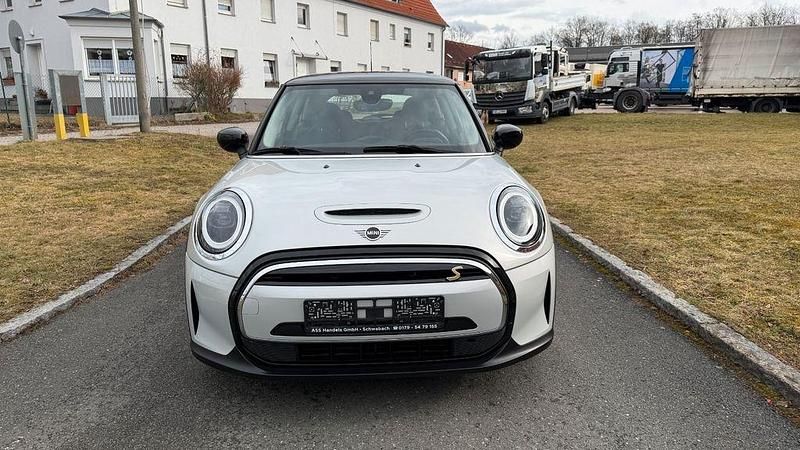 Gebraucht Mini Cooper SE Classic 135 kW (184 PS) 2022 Weiß Kleinwagen