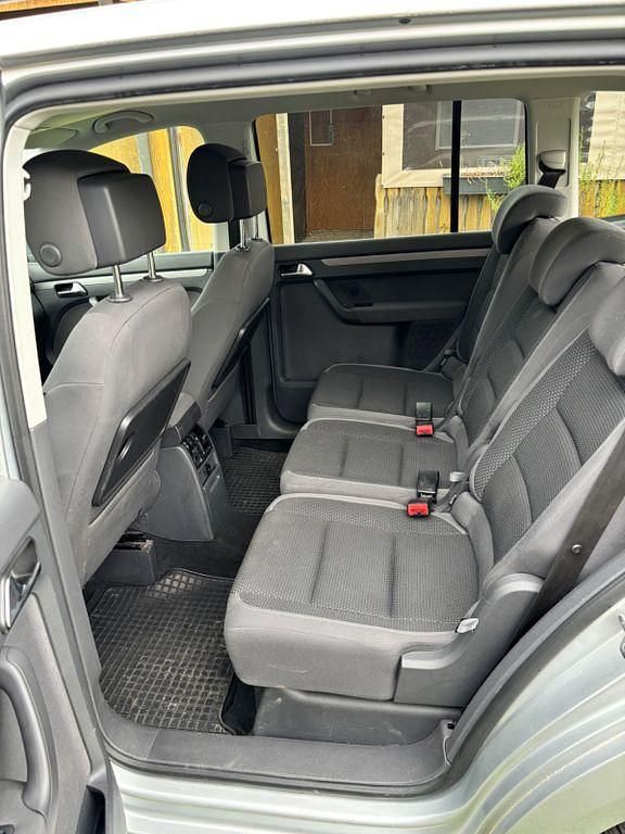 Gebraucht VW Touran Trendline 105 PS (77 kW) 2014 Silber Van / Kleinbus