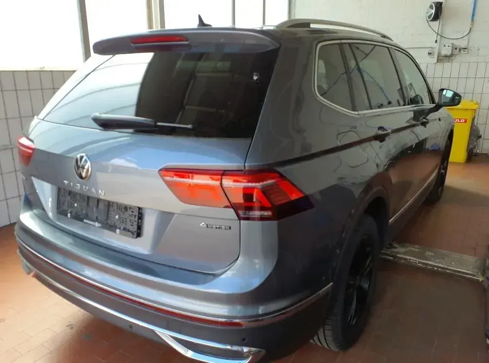 Gebraucht VW Tiguan Allspace Elegance 200 PS (147 kW) 2023 Grau SUV