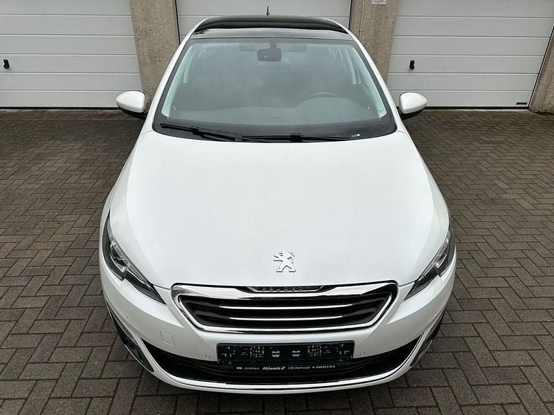 Gebraucht Peugeot 308 Active 131 PS (96 kW) 2017 Weiß Limousine