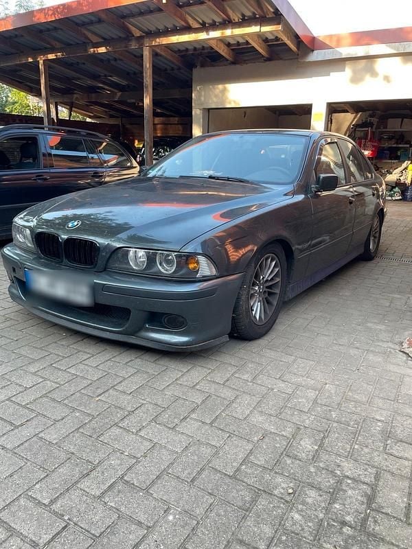 Grau Gebraucht 2001 BMW 525 Limousine | 2.300 € (Superpreis) - Bild 1/4