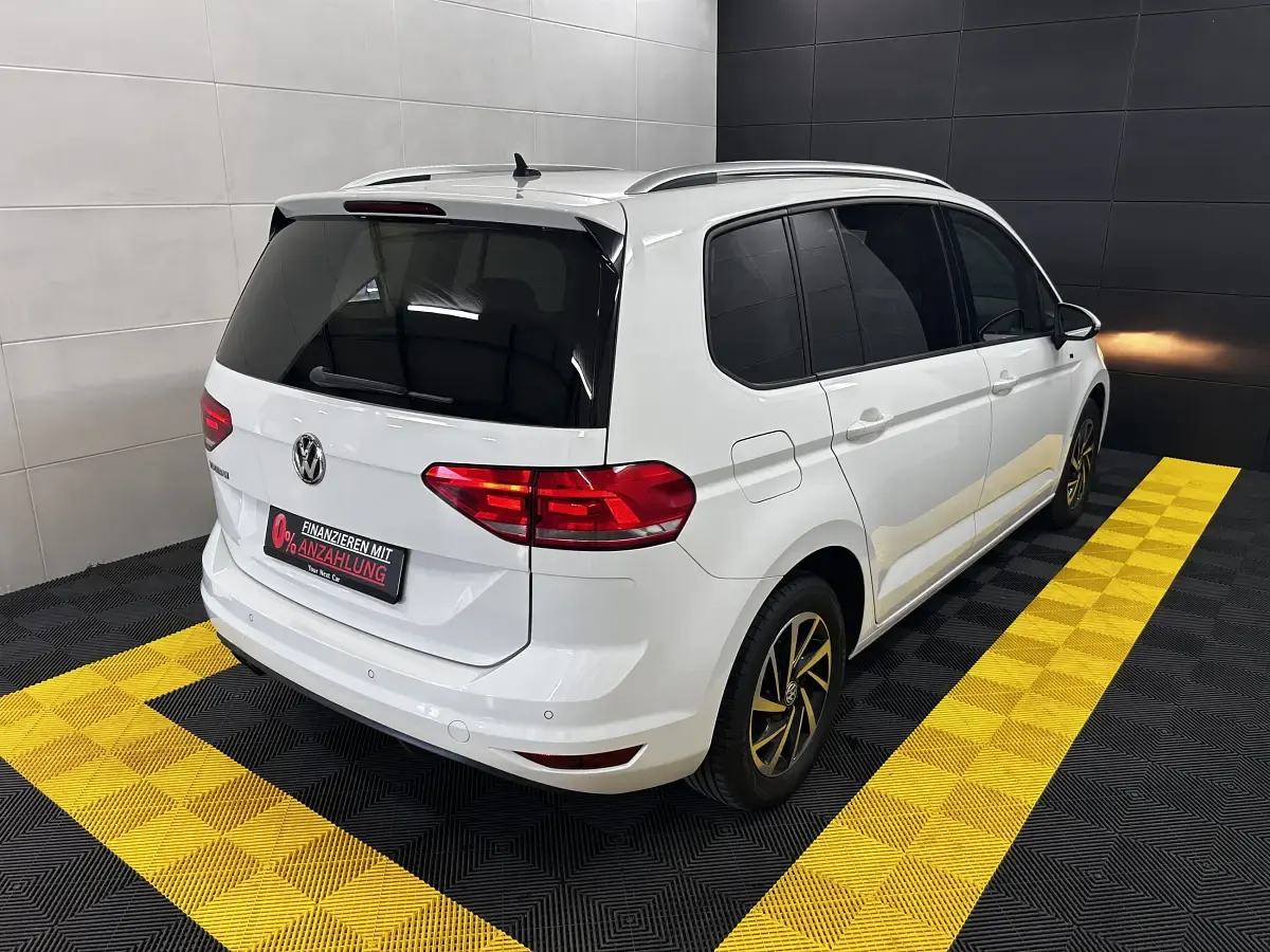 Używany VW Touran Join 150 KM (110 kW) 2019 Biały Minivan