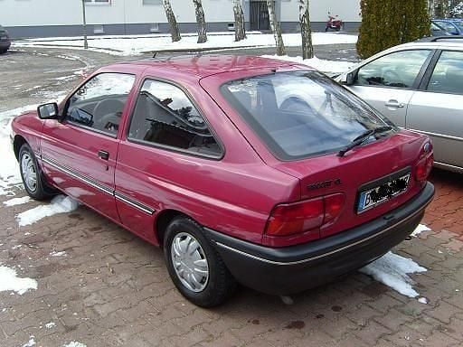 Gebraucht Ford Escort 90 PS (66 kW) 1994 Rot metallic Limousine