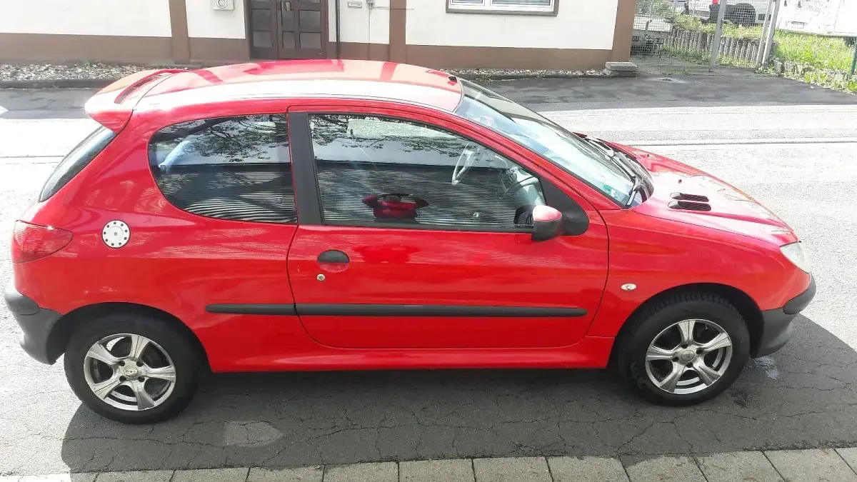 Gebraucht Peugeot 206 60 PS (44 kW) 2001 Rot Kleinwagen