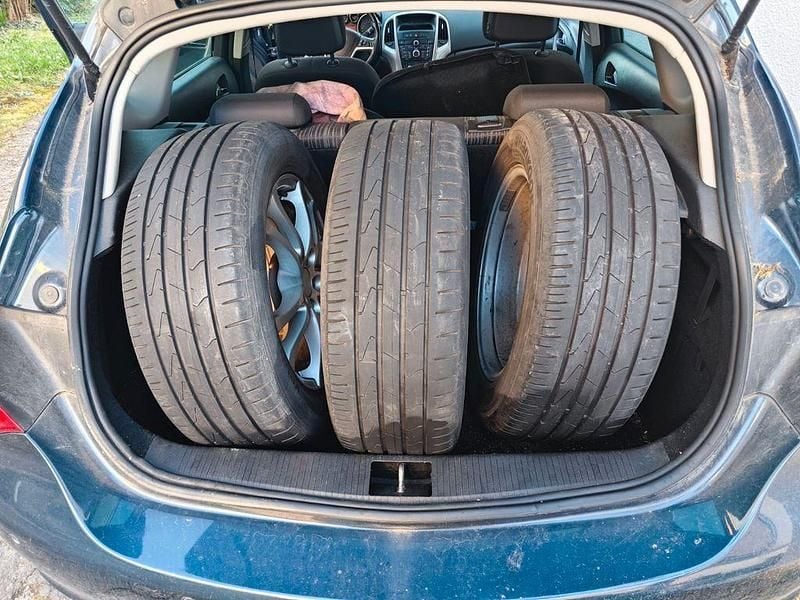 Gebraucht Opel Astra Edition 116 PS (85 kW) 2011 Blau Limousine