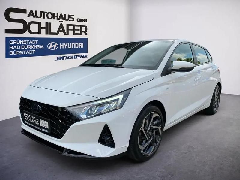 Polar white / sol Gebraucht 2021 Hyundai i20 Intro Edition Limousine | 14.980 € (Fairer Preis) - Bild 1/1