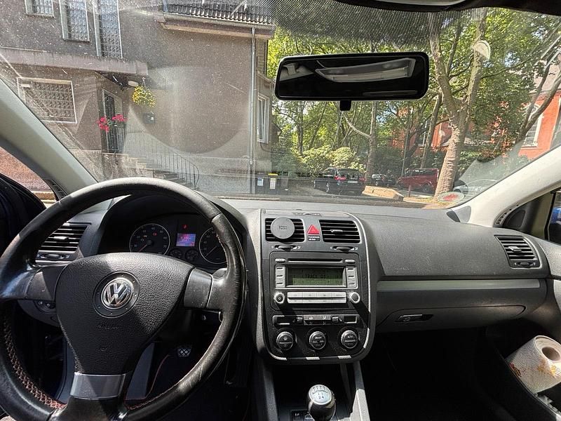 Blau Gebraucht 2006 VW Golf V Limousine | 2.200 € (Fairer Preis) - Bild 1/4