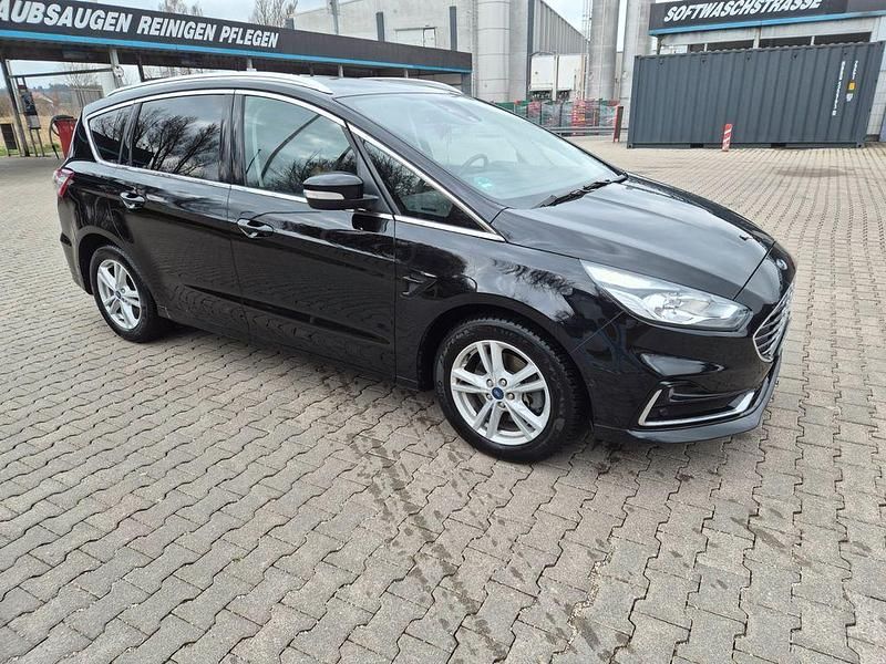 Gebraucht Ford S-MAX Titanium 150 PS (110 kW) 2019 Schwarz Van / Kleinbus