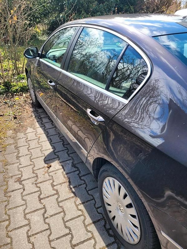 Gebraucht VW Passat 140 PS (102 kW) 2008 Braun Limousine