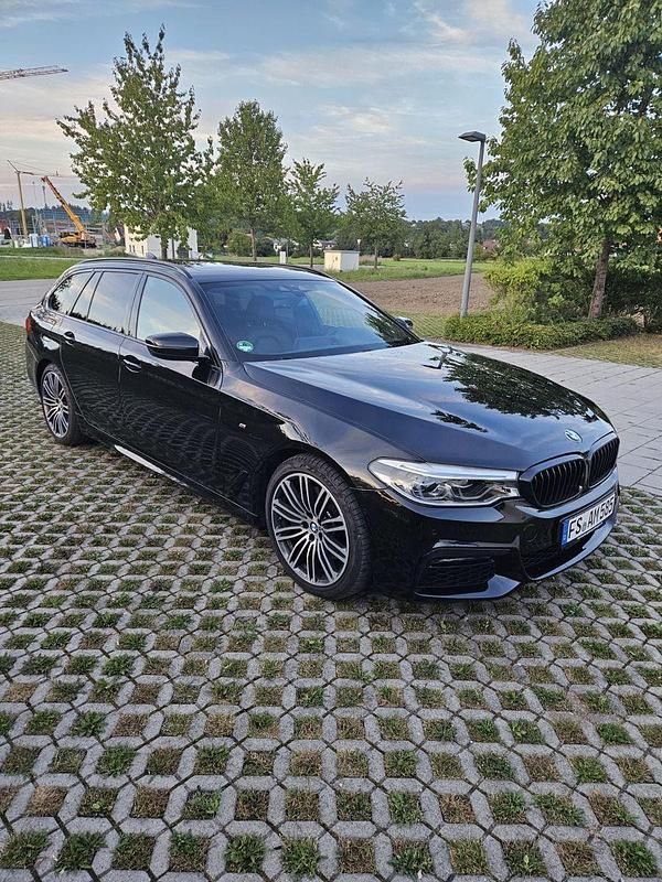 Schwarz Gebraucht 2019 BMW 530 M Sport Kombi | 29.900 € (Fairer Preis) - Bild 1/4