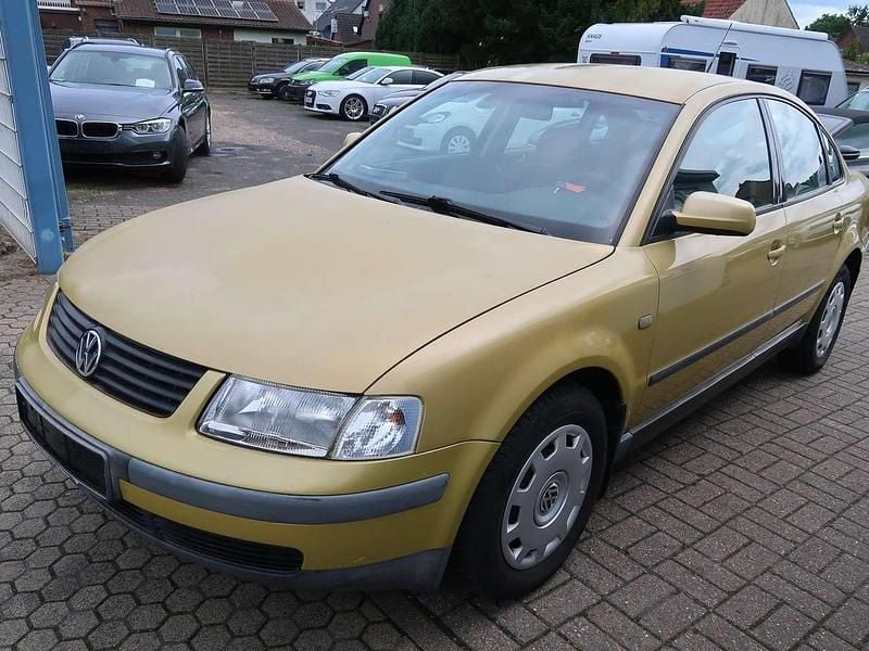 Grau Gebraucht 1999 VW Passat Comfortline Limousine | 950 € (Fairer Preis) - Bild 1/4