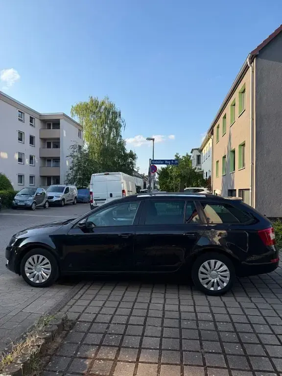 Gebraucht Skoda Octavia 105 PS (77 kW) 2014 Schwarz Kombi