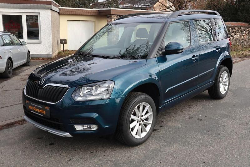 Usado Skoda Yeti 110 HP (80 kW) 2017 Azul SUV