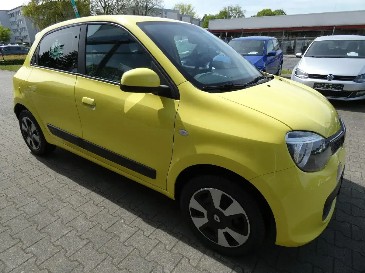 Gebraucht Renault Twingo Life 69 PS (50 kW) 2017 Gelb Kleinwagen