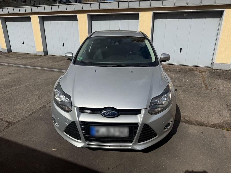 Gebraucht Ford Focus Titanium 125 PS (91 kW) 2012 Silber Limousine