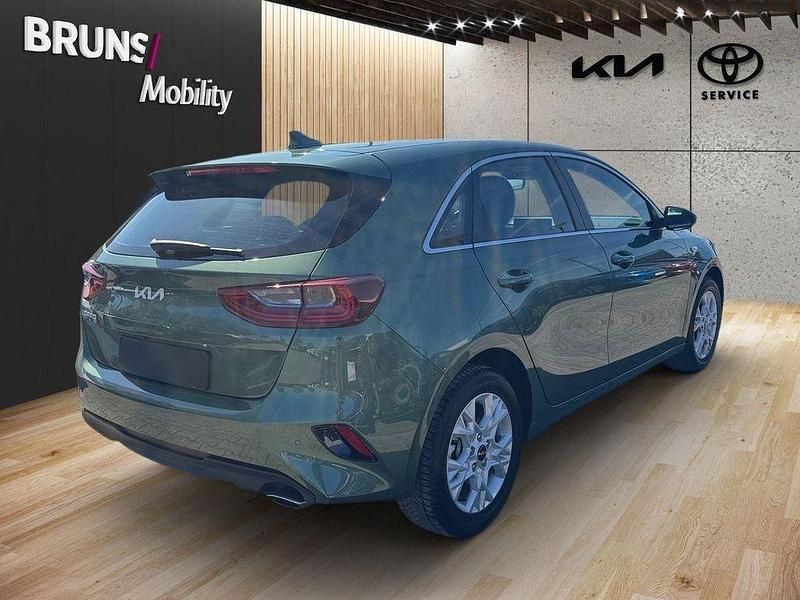 Używany Kia Ceed Comfort 140 KM (102 kW) 2025 Zielony Hatchback