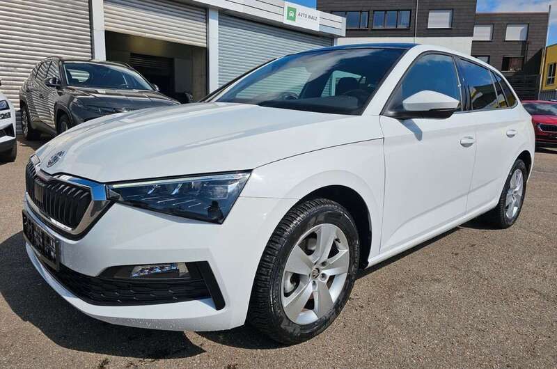 Weiß Gebraucht 2023 Skoda Scala Style Kleinwagen | 23.950 € (Fairer Preis) - Bild 1/4