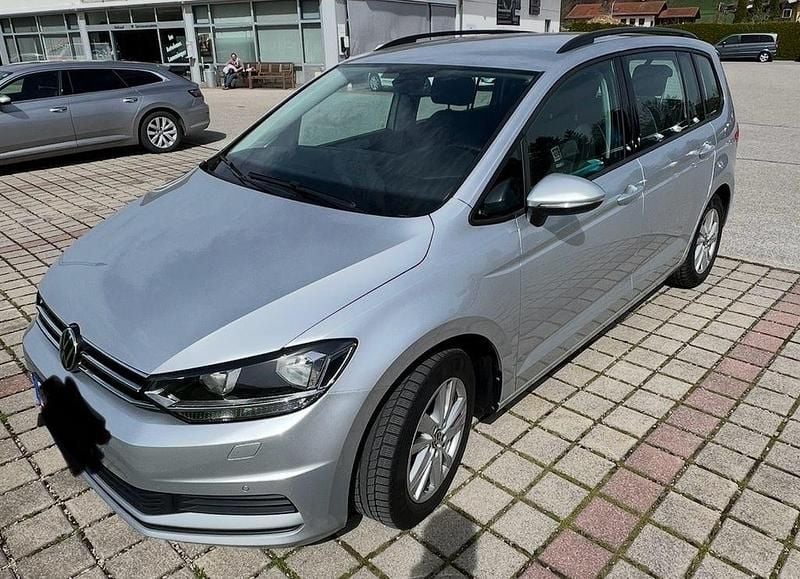 Silber Gebraucht 2022 VW Touran Comfortline Van / Kleinbus | 24.500 € (Guter Preis) - Bild 1/2