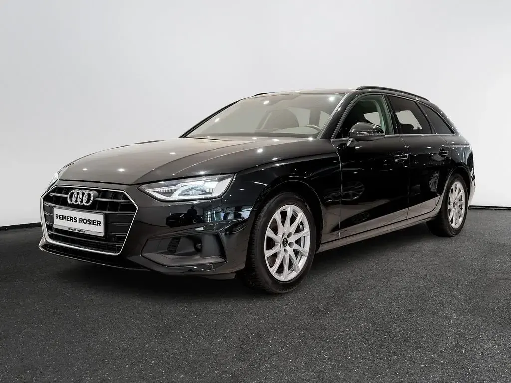 Gebraucht Audi A4 Basis 150 PS (110 kW) 2022 Schwarz Kombi