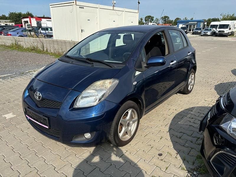 Blau Gebraucht 2010 Toyota Yaris Life Kleinwagen | 3.490 € (Guter Preis) - Bild 1/4