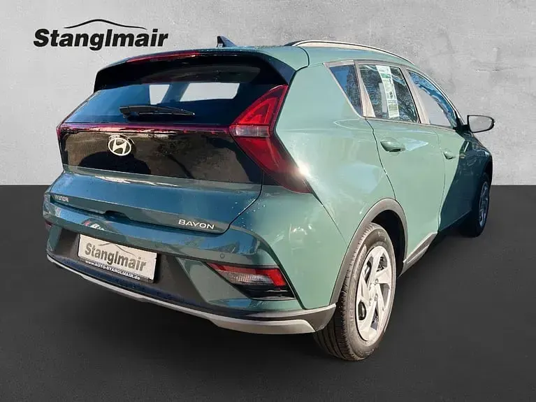 Gebraucht Hyundai Bayon Select 101 PS (74 kW) 2025 Mangrove green SUV