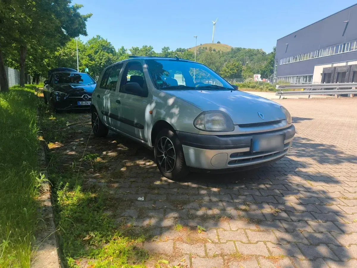 Brugt Renault Clio II 58 HK (42 kW) 1998 Grå Sedan