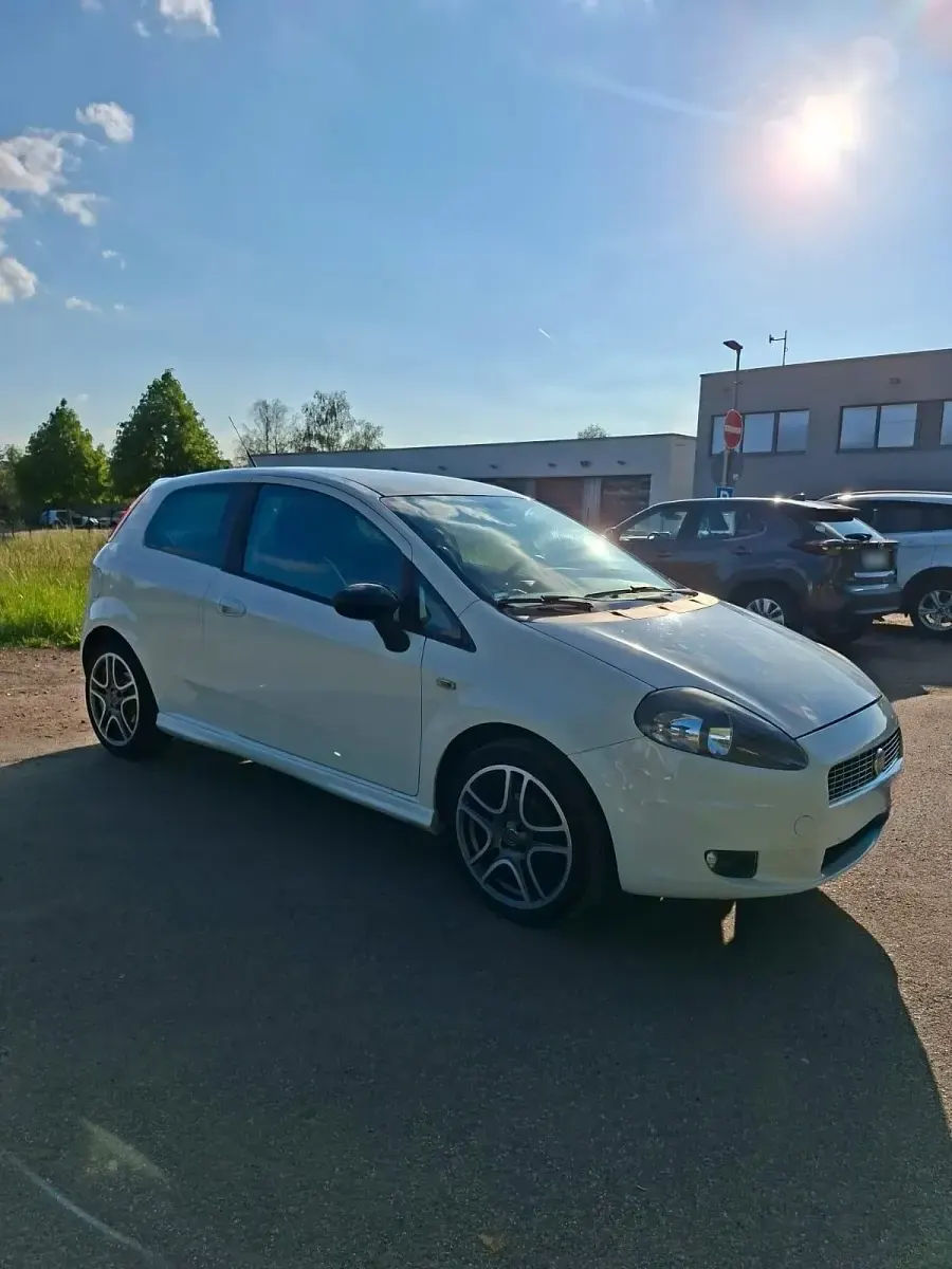 Gebraucht Fiat Punto 93 PS (68 kW) 2009 Weiß Kleinwagen