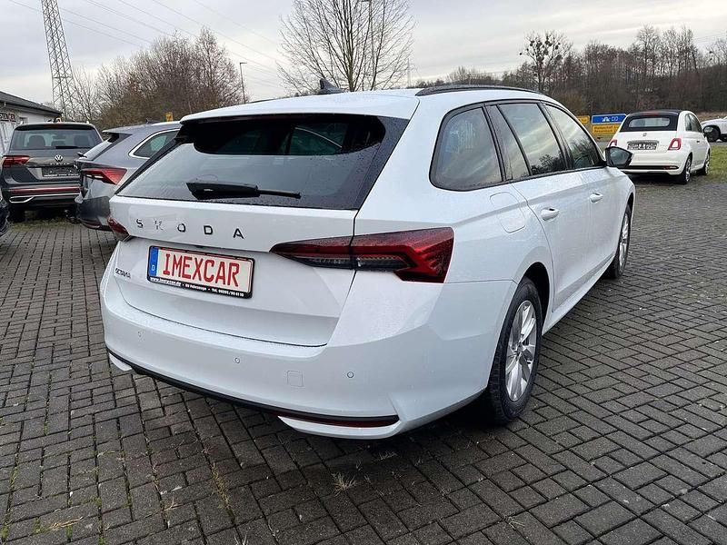 Neu Skoda Octavia Selection 150 PS (110 kW) 2025 Moon weiss metallic Kombi