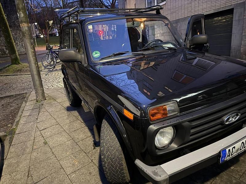 Gebraucht Lada Urban 83 PS (61 kW) 2018 Schwarz SUV