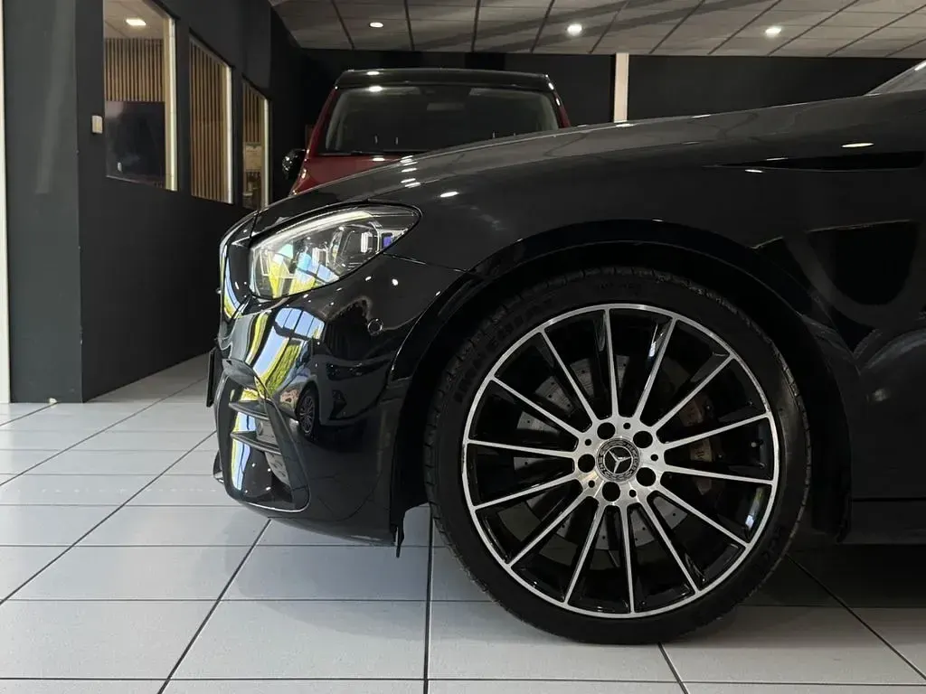 Gebraucht Mercedes E300 AMG line 258 PS (189 kW) 2021 Schwarz Limousine