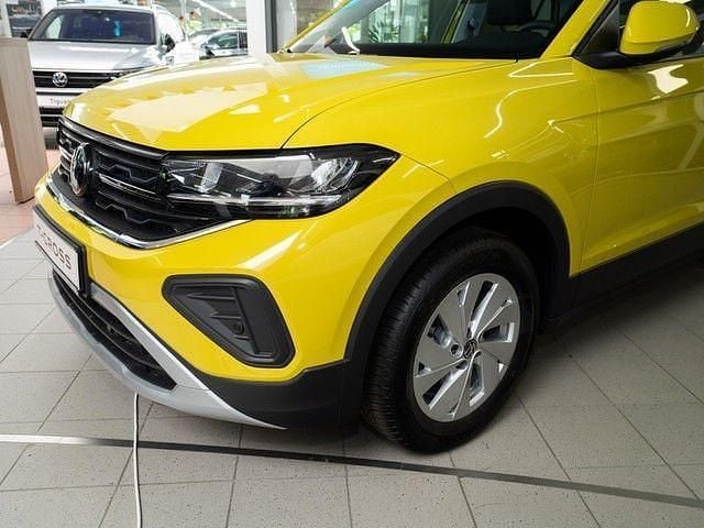 Gebraucht VW T-Cross Life 95 PS (69 kW) 2024 Grape yellow SUV