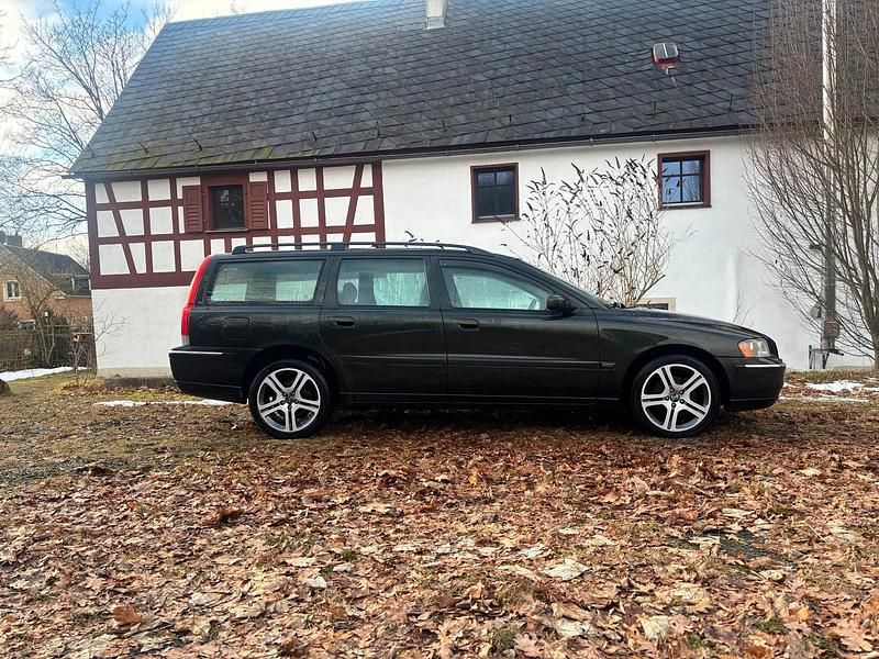 Grün Gebraucht 2005 Volvo V70 Kombi | 1.450 € (Fairer Preis) - Bild 1/4