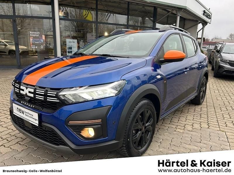 Ironblaumetallic (blau) Gebraucht 2024 Dacia Sandero Extreme SUV | 18.490 € (Fairer Preis) - Bild 1/4