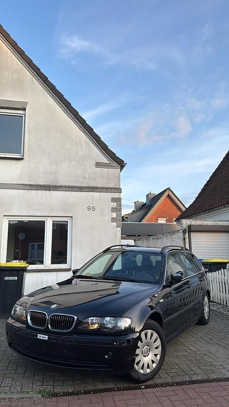 Schwarz Gebraucht 2004 BMW 316 Kombi | 899 € - Bild 1/4