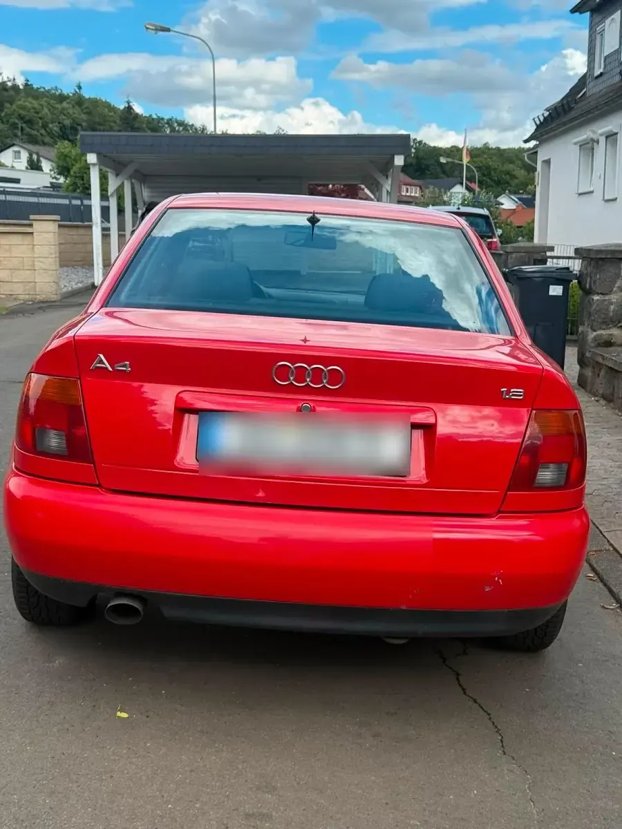Gebraucht Audi A4 Basis 125 PS (91 kW) 1996 Rot Limousine