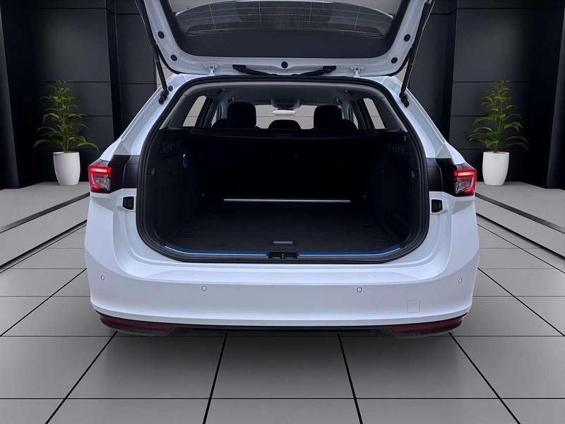 Neu Skoda Superb Selection 150 PS (110 kW) 2026 Kristallweiß uni Kombi