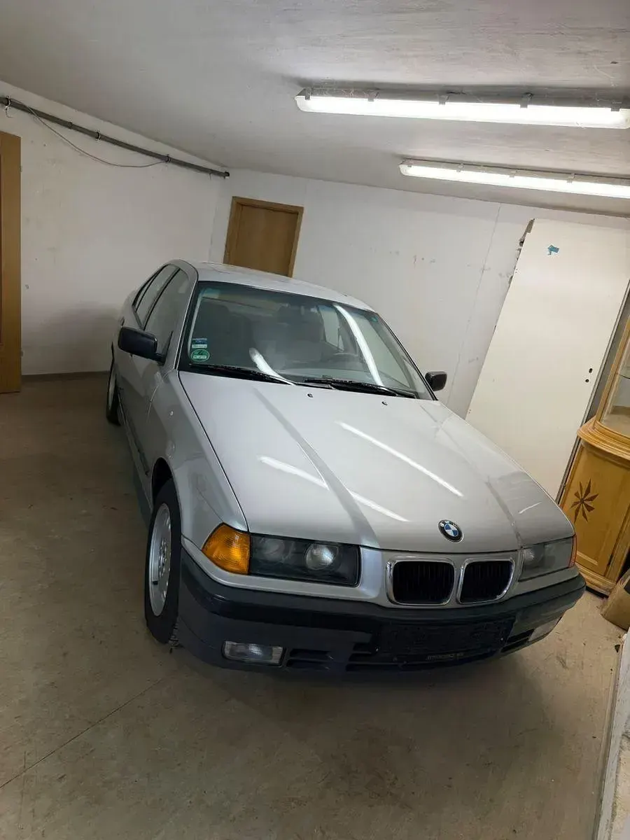 Gebraucht BMW 316 Basis 102 PS (75 kW) 1992 Silber Limousine
