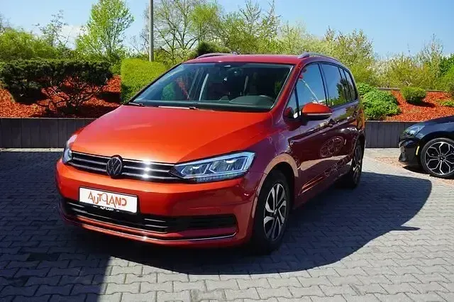 Gebraucht VW Touran Active 150 PS (110 kW) 2023 Rot Van / Kleinbus