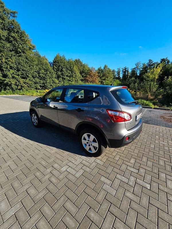 Grau Gebraucht 2014 Nissan Qashqai Acenta SUV | 10.999 € (Superpreis) - Bild 1/4